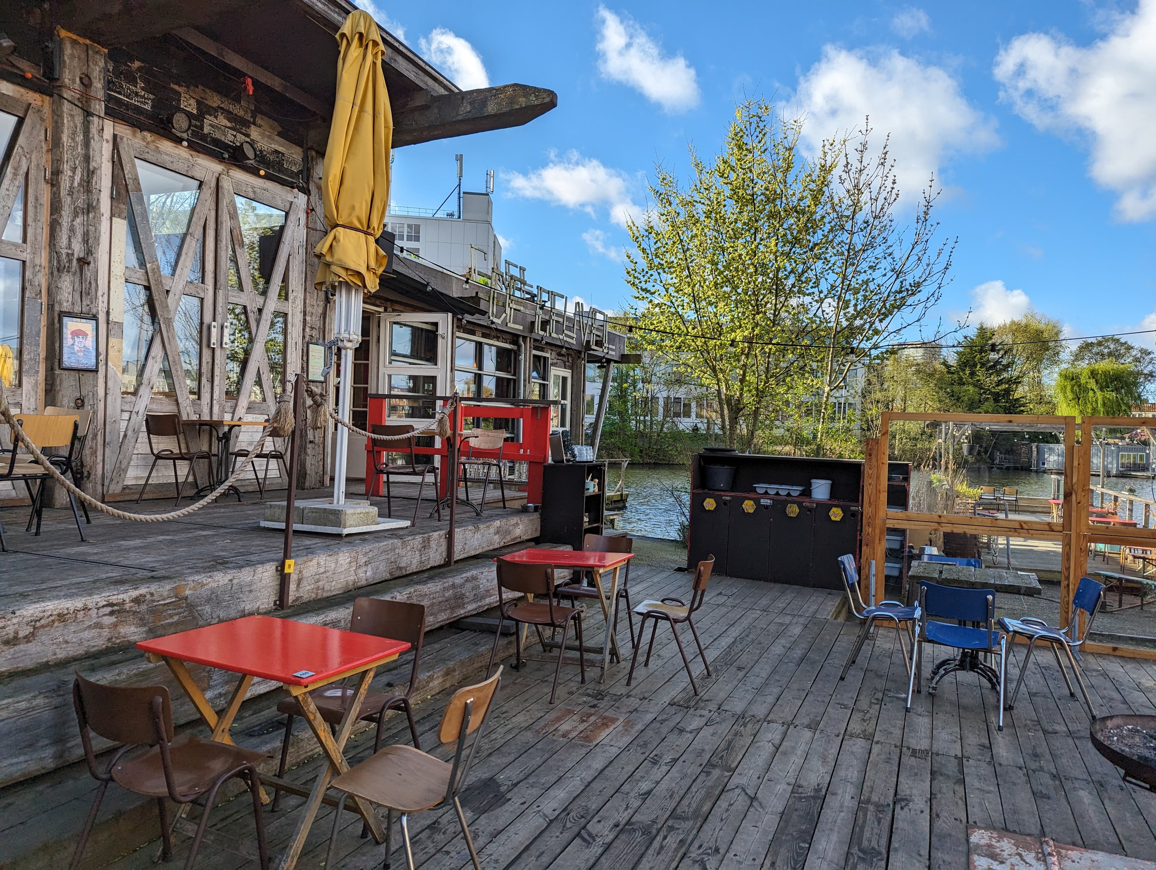 Attending the First Offline Club at Café de Ceuvel in Amsterdam